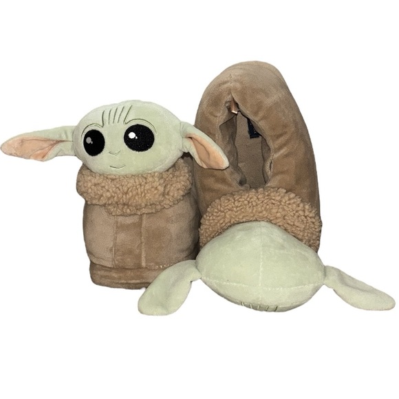 STAR WARS & AMERICAN EAGLE OUTFITTERS Grogu yoda soft slippers Small/medium. - Picture 1 of 10